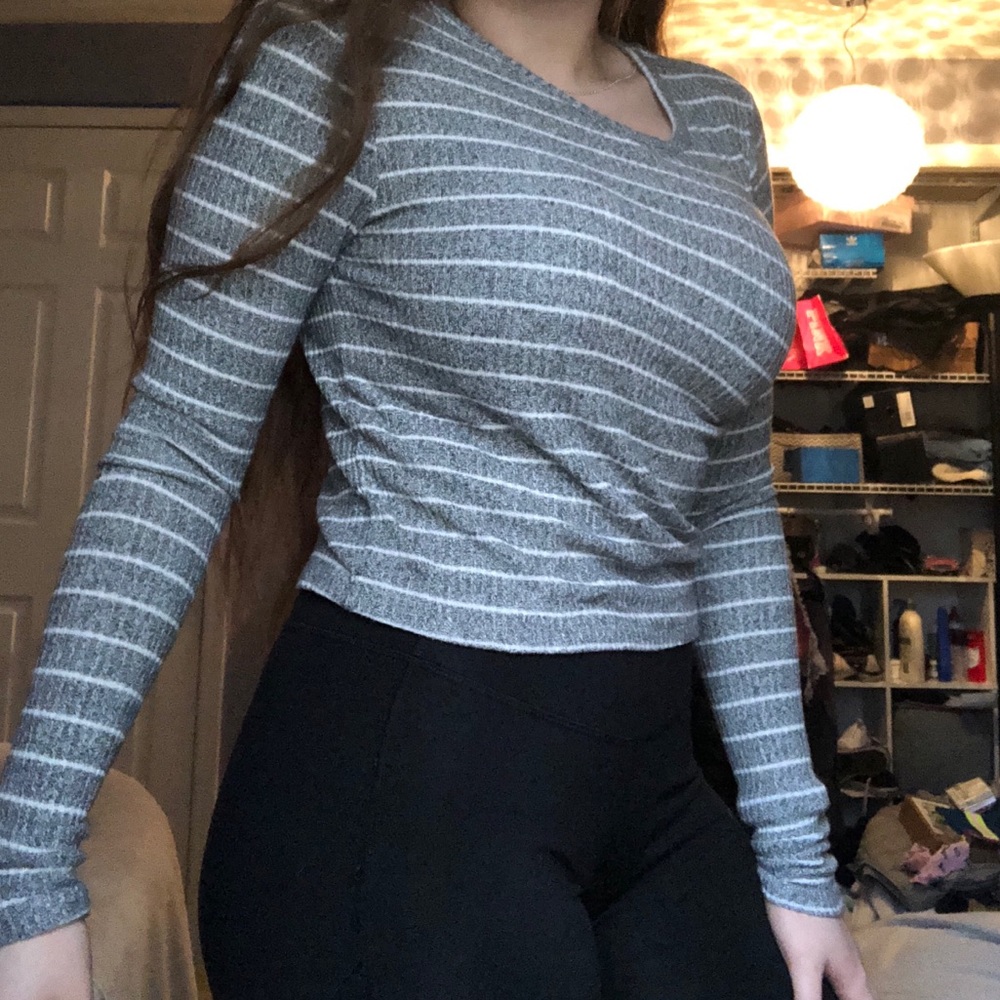 BRANDY MELVILLE sweater